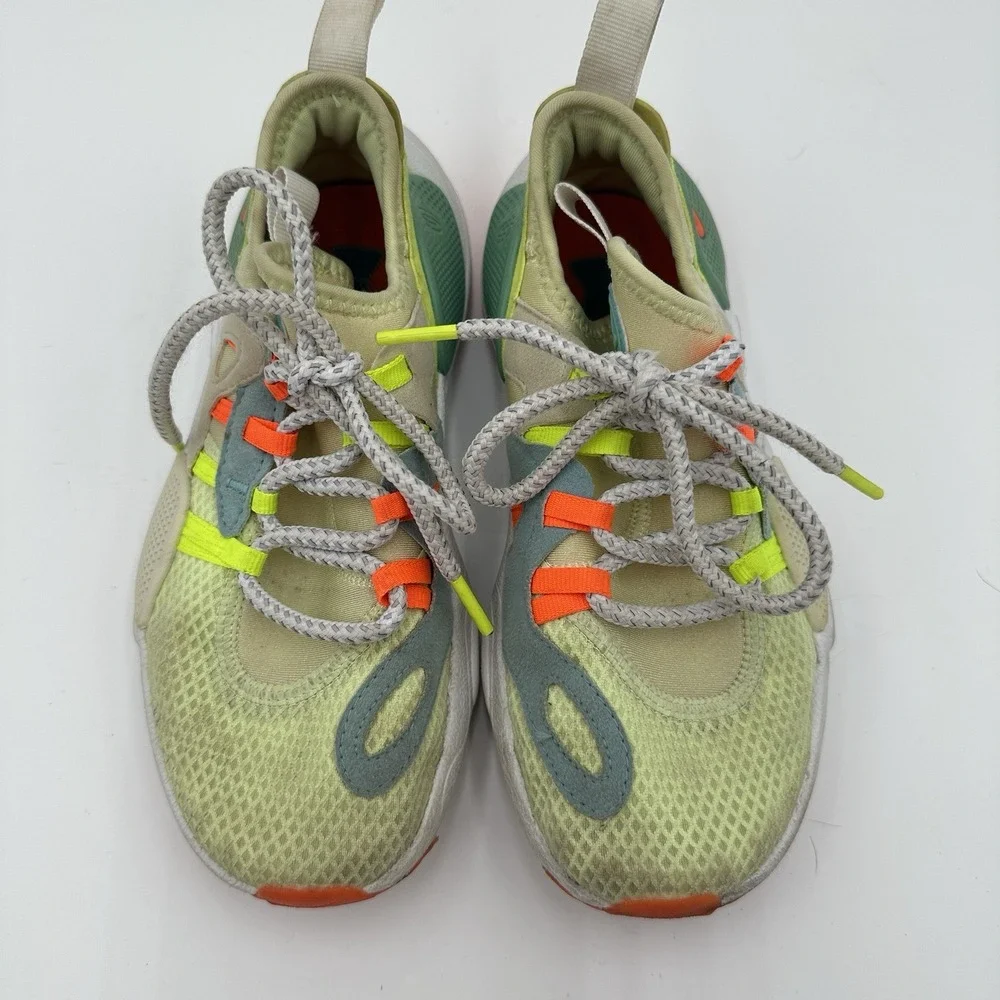 Nike Huarache E.D.G.E. Premium Barely Volt Youth Sizes 2.5Y‎ CD8170-700) - Picture 2 of 8